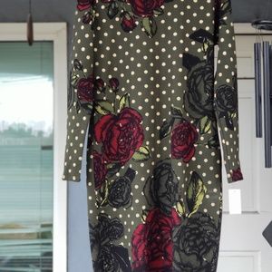 Large Elegant Debbie